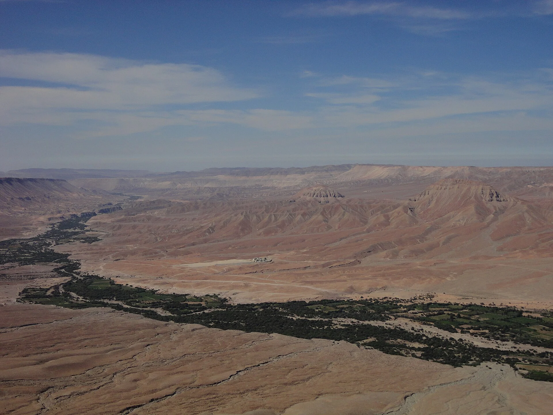 Valle de Caravelí y sus cerros tutelares